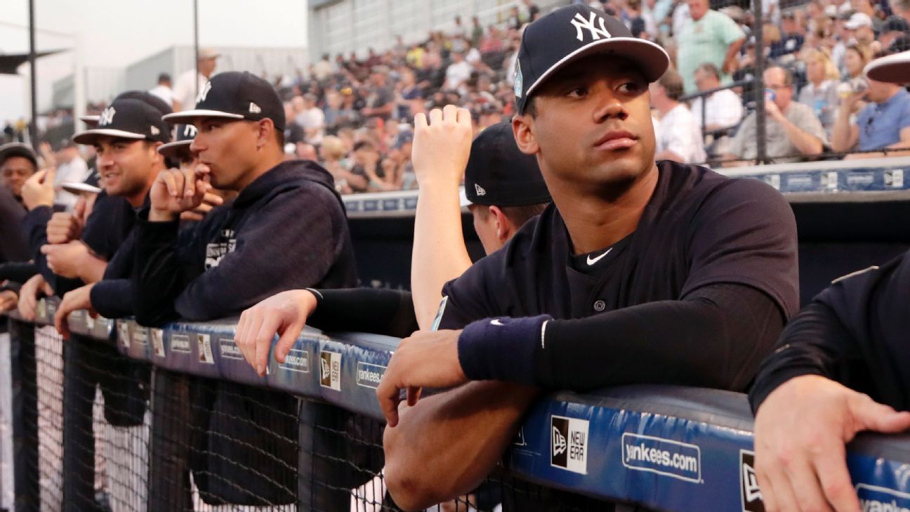 Russell Wilson and Ciara cheering on their Yankees family