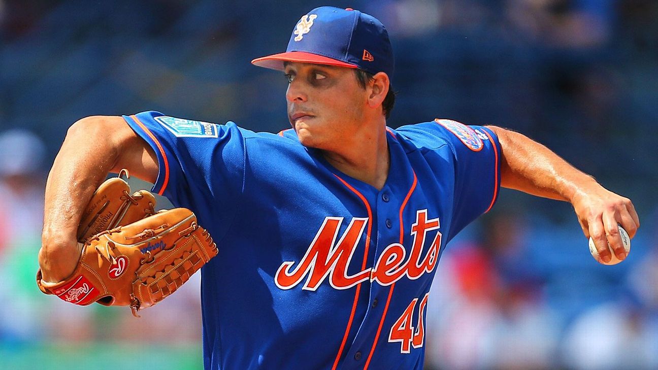 New York Mets starting pitcher Jason Vargas strikes out