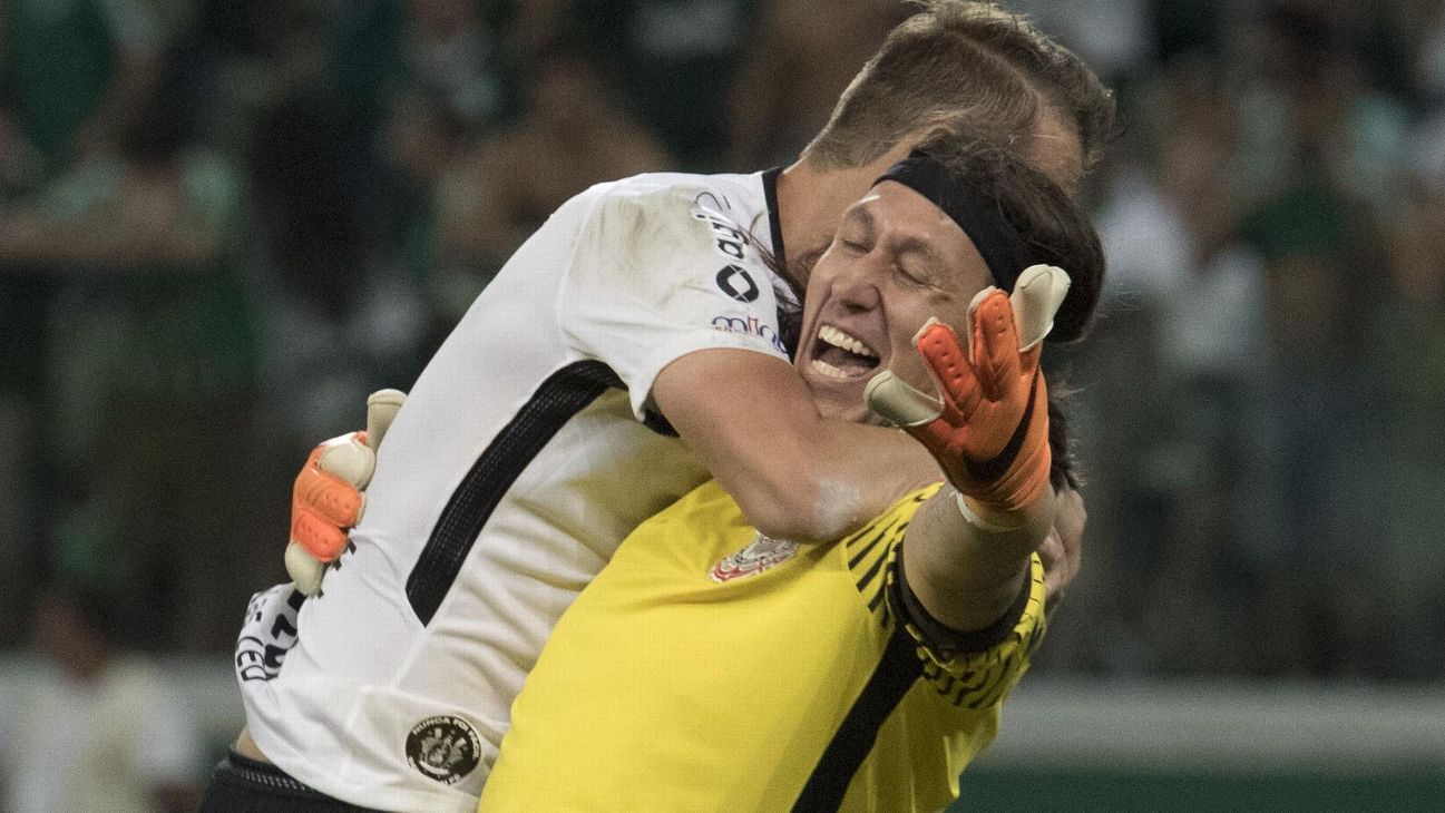 Goleiro Cássio se aproxima ainda mais de Ronaldo como maior pegador de  pênaltis da história do Corinthians - Central do Timão - Notícias do  Corinthians