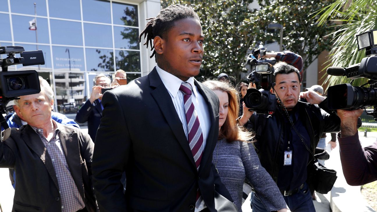 San Francisco 49ers' Jayson DiManche, left, grabs the jersey of Reuben  Foster during practice at an NFL football training camp in Santa Clara,  Calif., Saturday, Aug. 5, 2017. (AP Photo/Jeff Chiu Stock