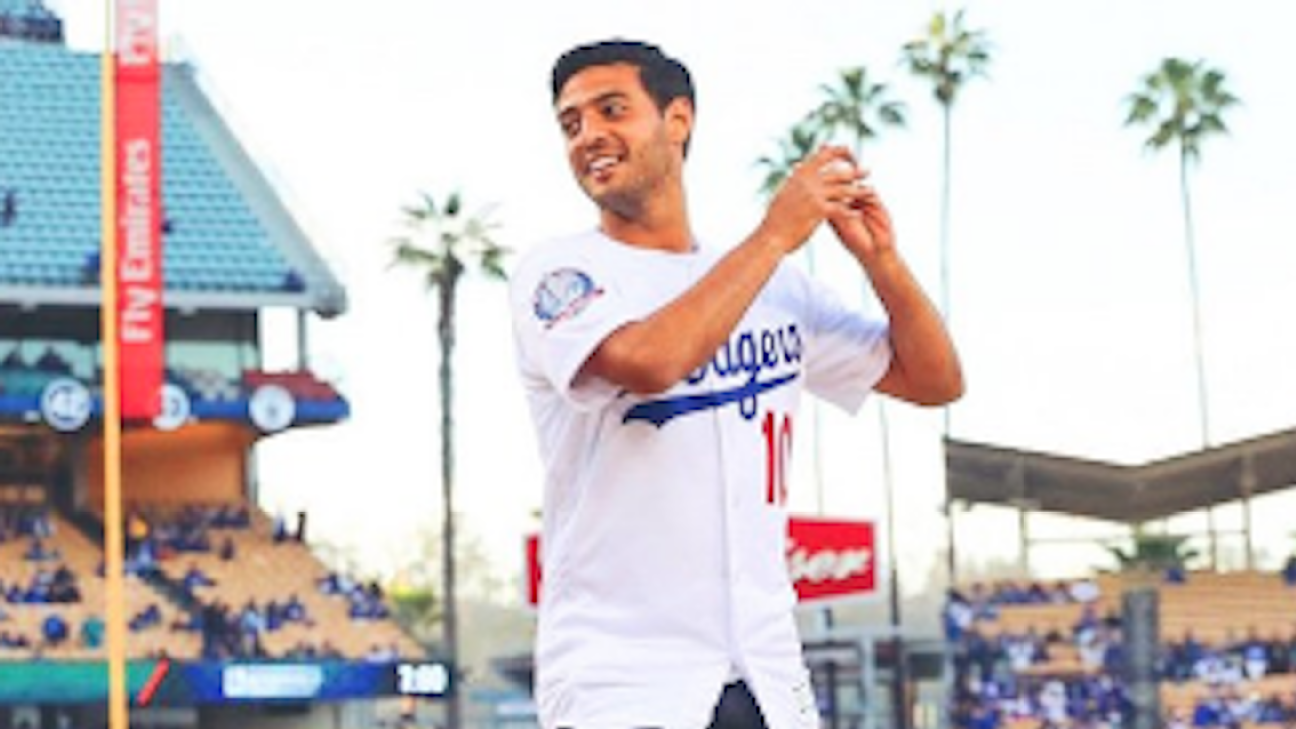 LAFC's Carlos Vela throws out first pitch at LA Dodgers game