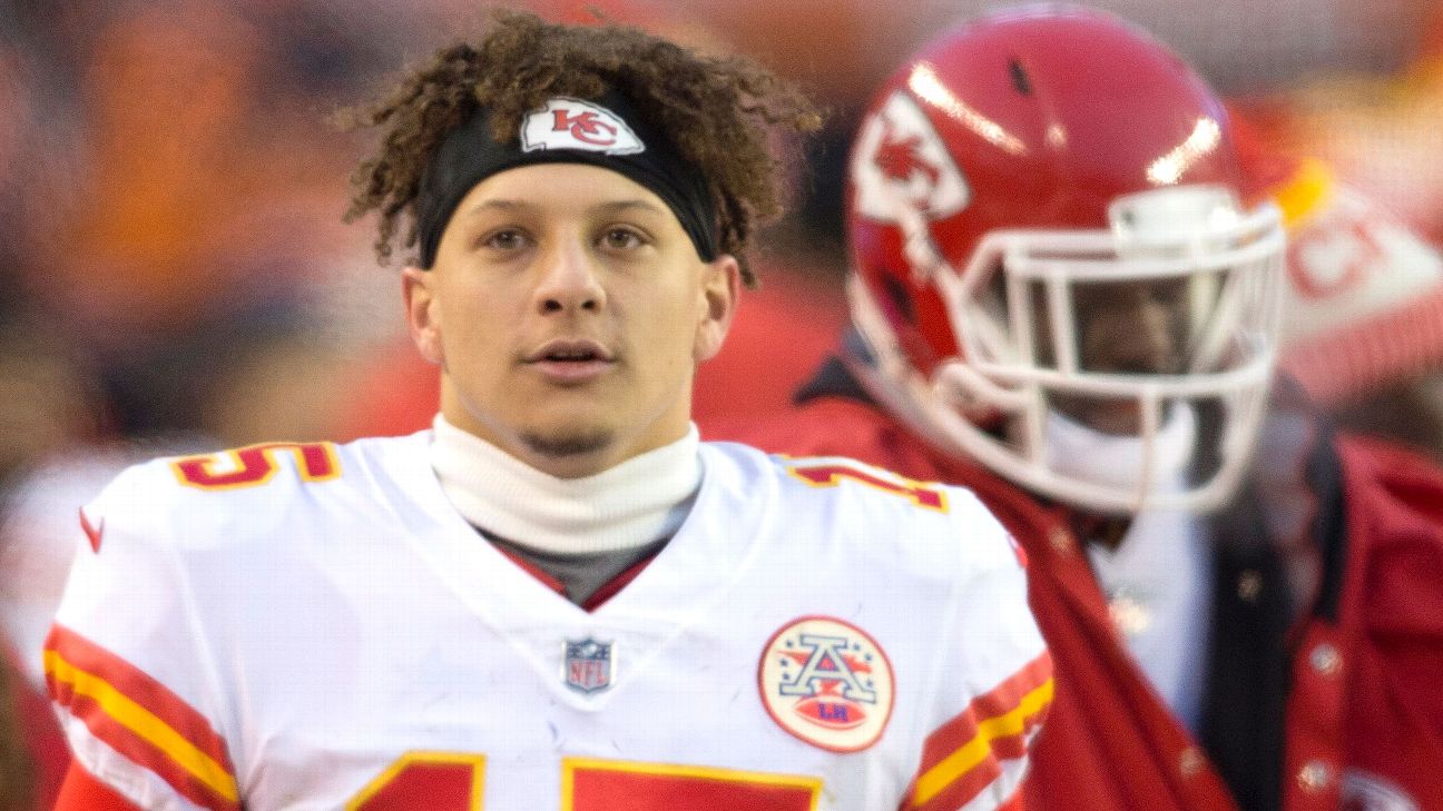 Patrick Mahomes leads Chiefs to 42-21 wild-card romp over Steelers – The  Denver Post