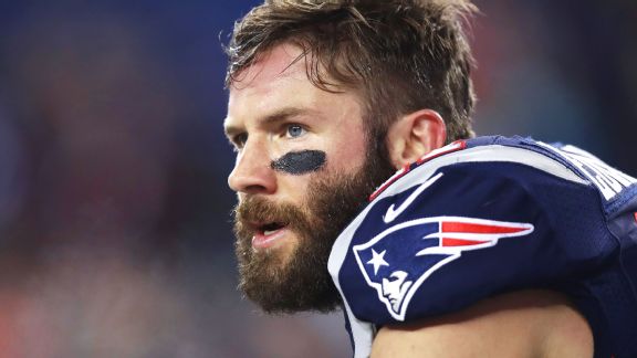 Julian Edelman provides surprise Mother's Day gift with graduation - ESPN