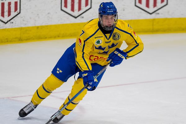 Rangers reach deal with first-rounder Lundkvist