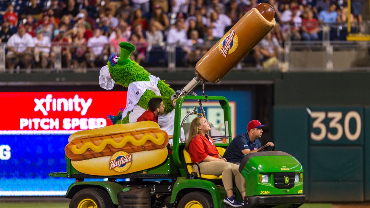 Phillie Phanatic injures fan with flying hot dog at Citizens Bank Park -  ESPN