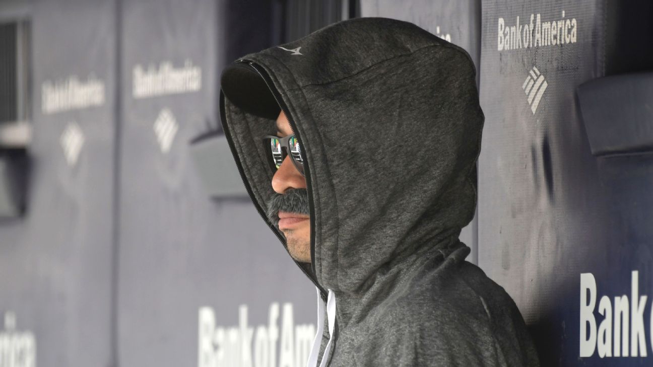 Ichiro Suzuki disguise on Seattle Mariners bench - Sports Illustrated