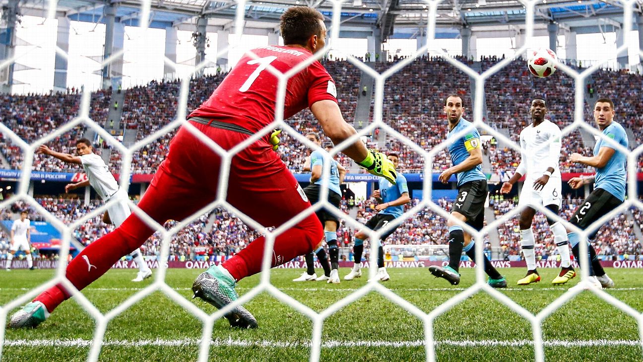 Pepe Reina slams Adidas' World Cup ball after Fernando Muslera's