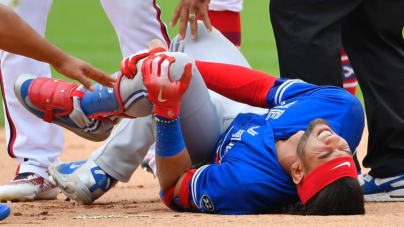 Lourdes Gurriel Jr. likely DL-bound with ankle sprain, knee contusion