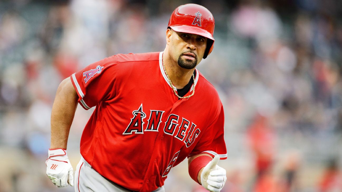 Albert Pujols likely out for season after left knee surgery