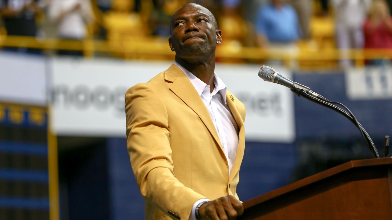 Brett Favre, Terrell Owens among 1st-year Hall of Fame nominees