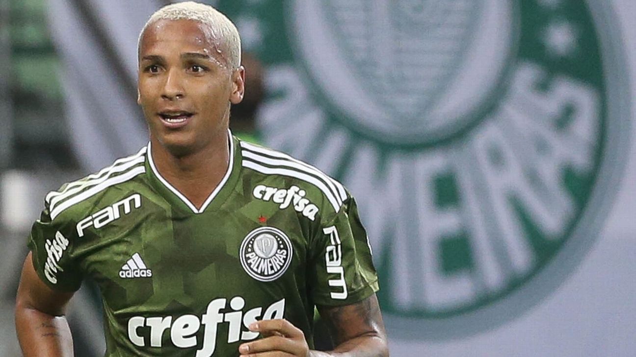 Atacante do Palmeiras é denunciado por expulsão contra Bahia e pode pegar  seis jogos de suspensão