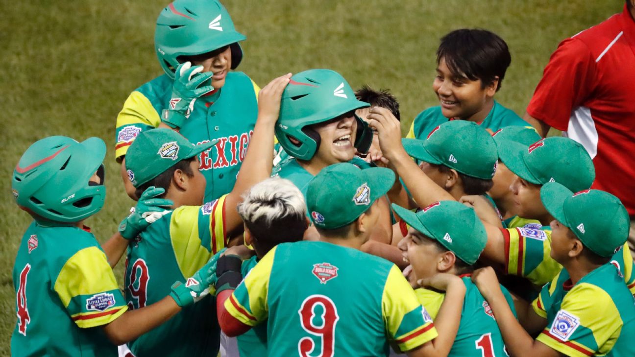 Puerto Rico wins 6th straight in World Baseball Classic, routs Venezuela  13-2 - ESPN