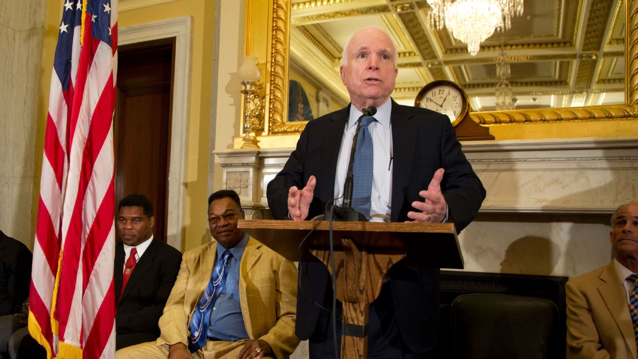 Arizona Diamondbacks honor late Arizona Sen. John McCain with jersey