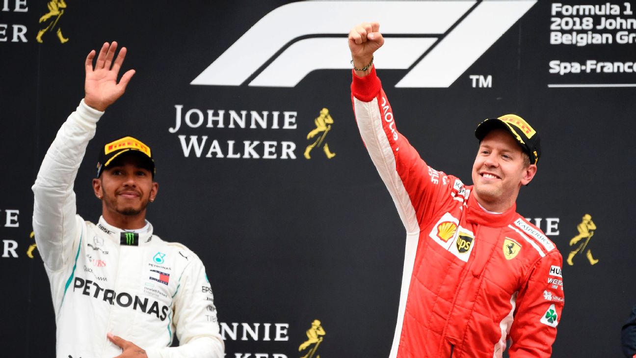 Lewis Hamilton segundo, a lado del ganador Sebasitan Vettel, en el podio del Gran Premio de Bélgica 2018.