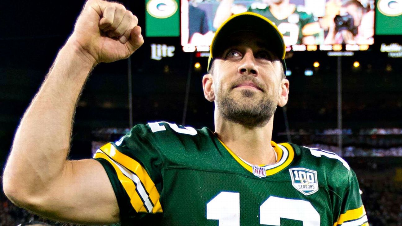 Packers QB Aaron Rodgers hopeful of playing despite sprained knee