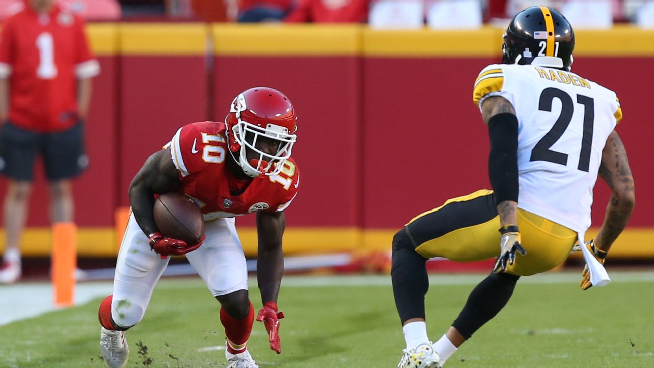 Tyreek Hill flashed gymnastics skills against the Steelers