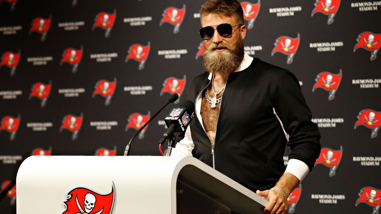 Tampa Bay Buccaneers' 2018 free agency: Re-signing Ryan Fitzpatrick adds  stability at backup QB