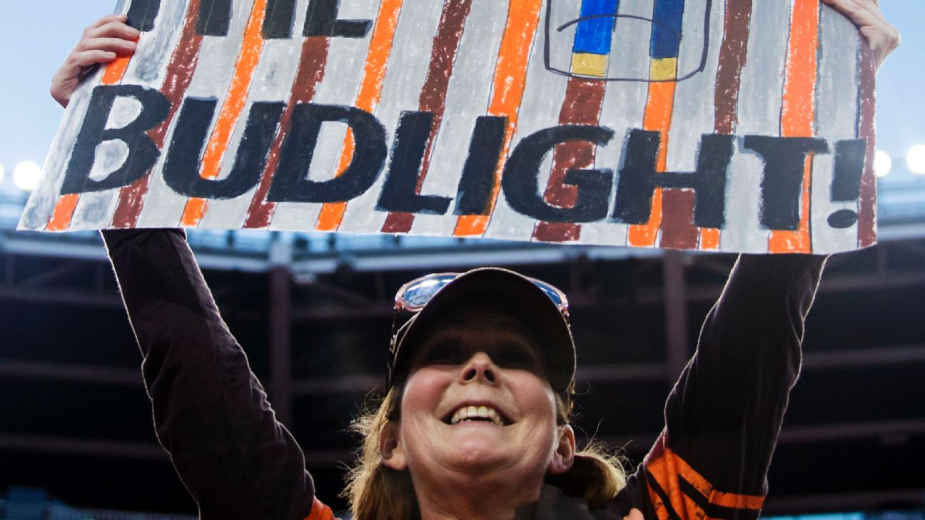 Browns fans to get free beer when team finally wins a game