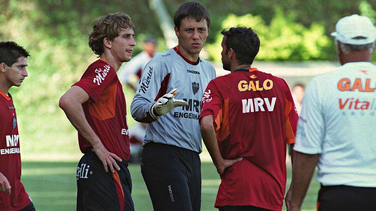 É o melhor goleiro do Brasil! Diego Alves leva o prêmio Bola de