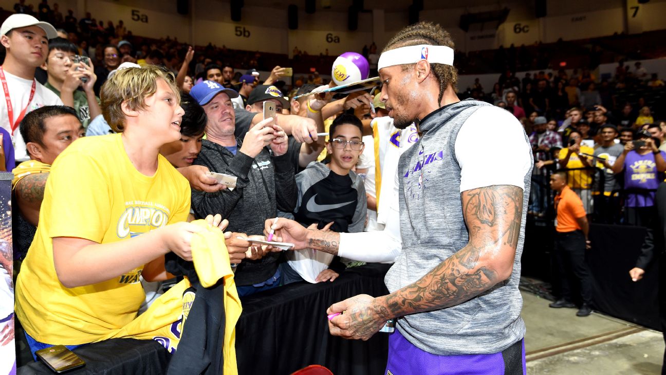 Lakers Michael Beasley Briefly Held Out After Wearing Wrong Shorts Abc7 Los Angeles