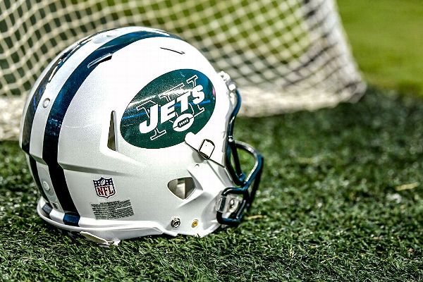 Jets coach Knapp battling life-threatening injuries