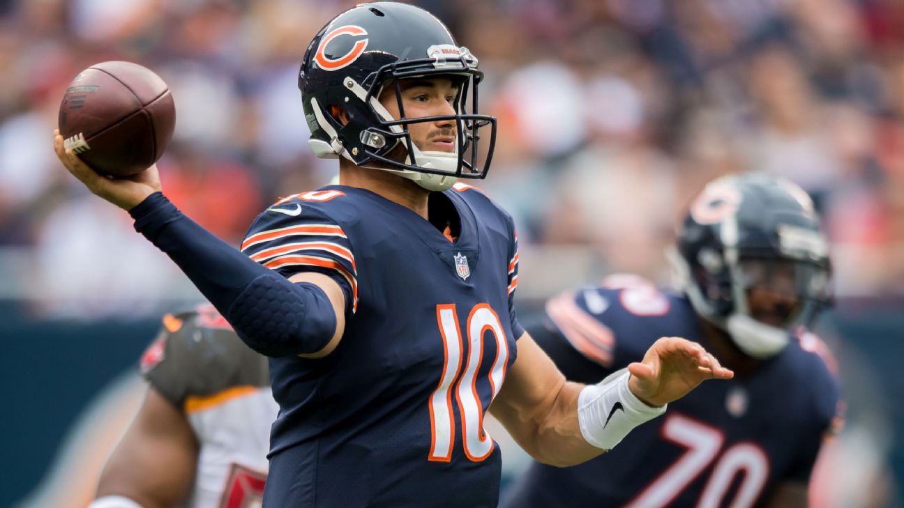 Chicago Bears wide receiver Taylor Gabriel (18) runs with the football  during pre game before the