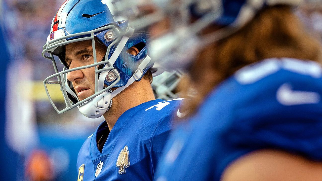 New York Giants Eli Manning and back up quarterback Tim Hasselbeck