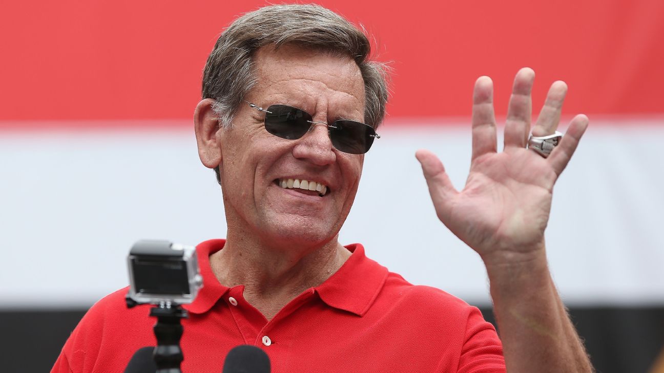 Chicago Blackhawks luminaries remember Rocky Wirtz