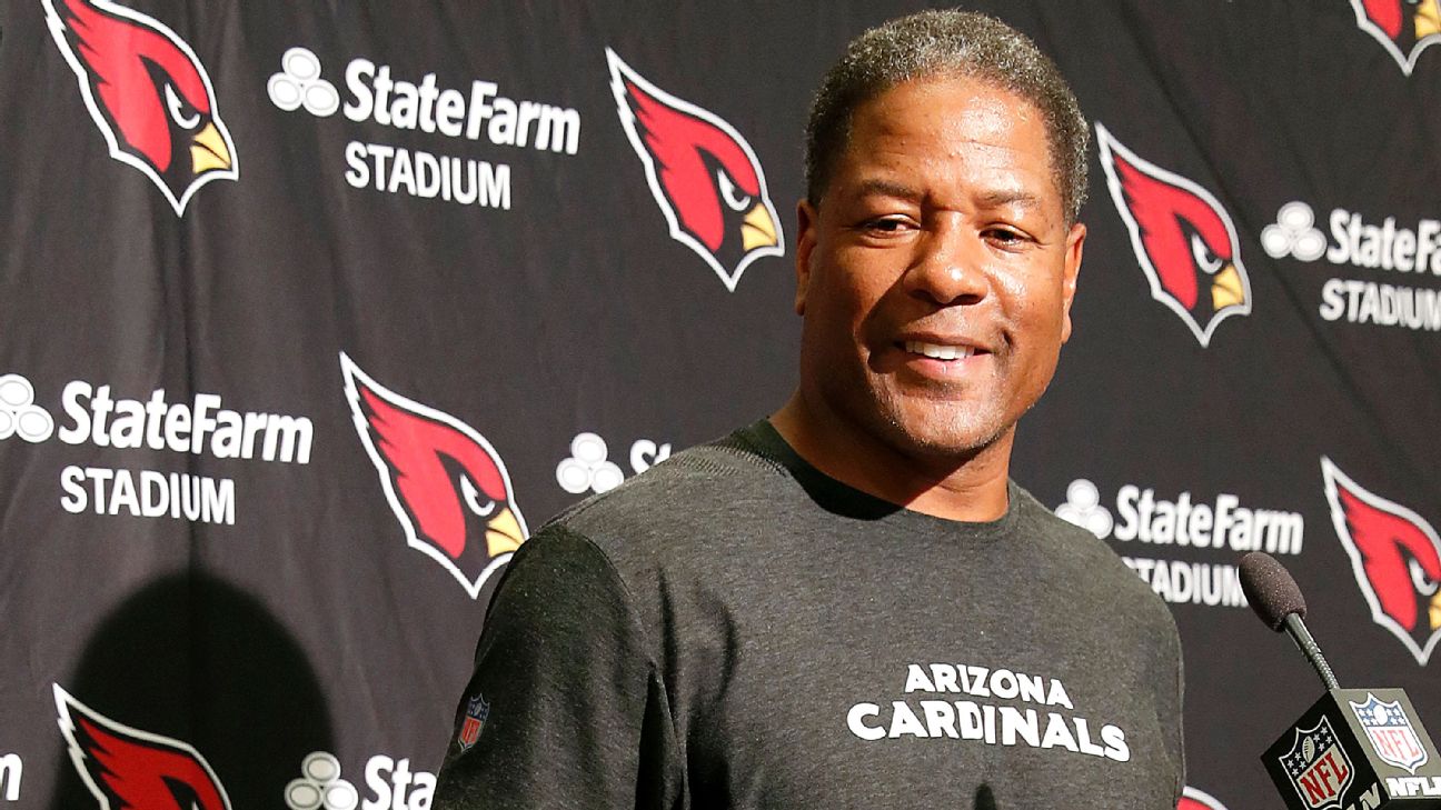 Arizona Cardinals head coach Steve Wilks, left, and Dallas Cowboys