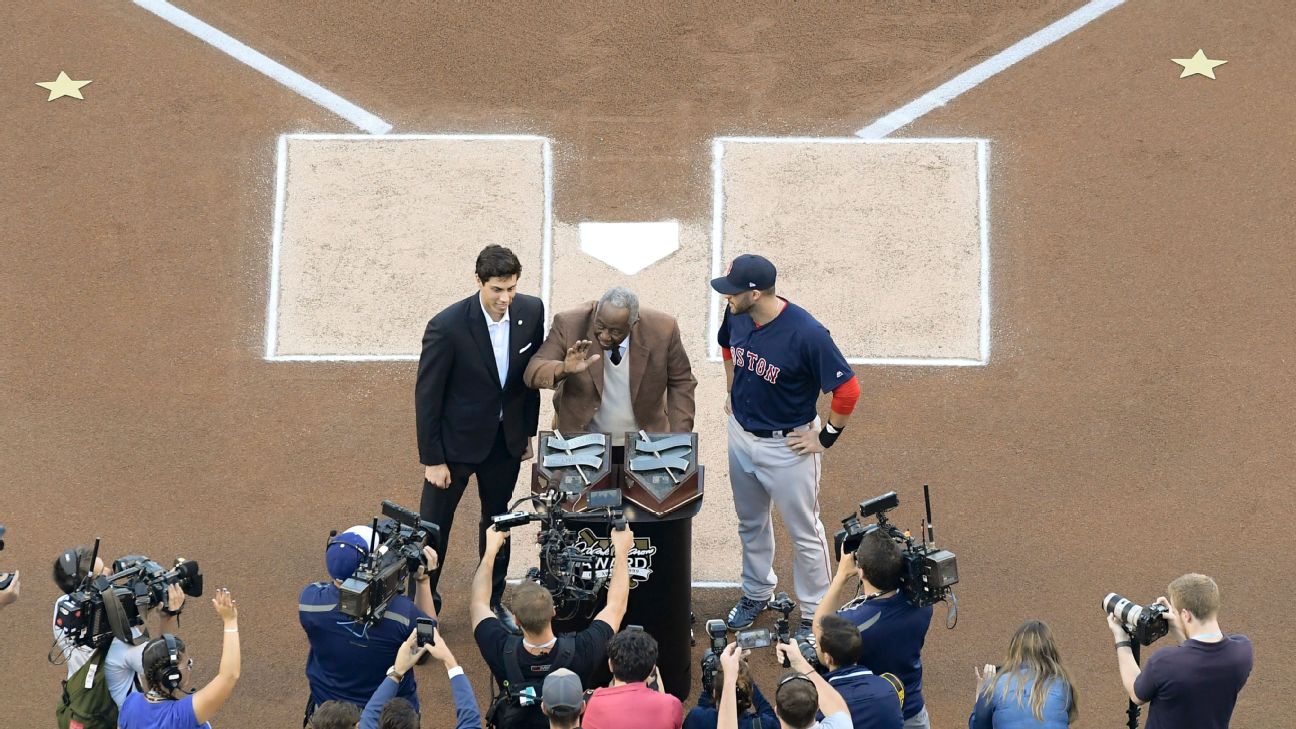 Brewers' Christian Yelich wins Hank Aaron Award