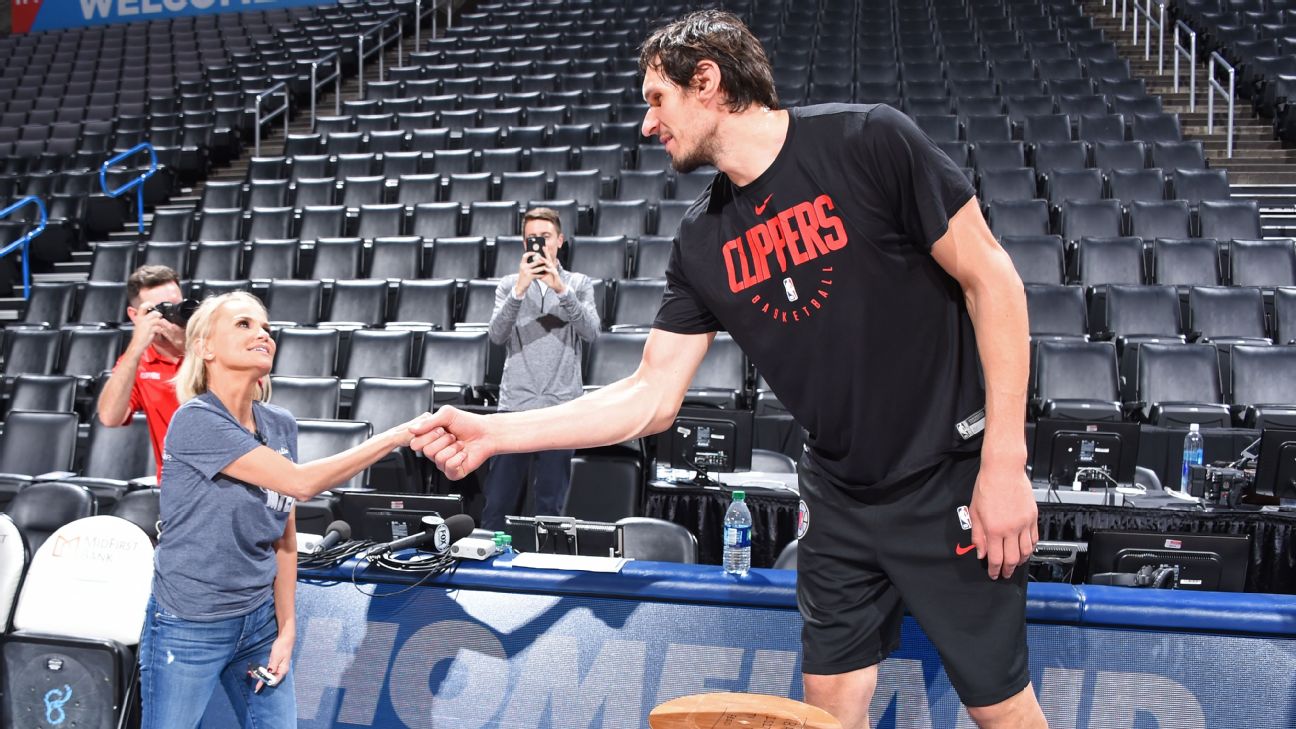 Gigante da NBA faz cantora parecer minúscula em foto antes de Clippers x  Thunder - ESPN