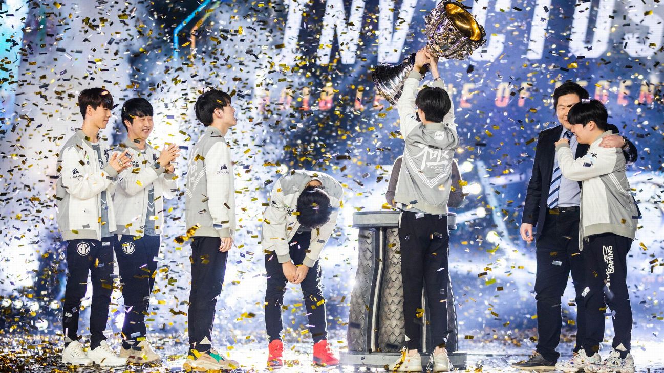 worlds 2018 trophy