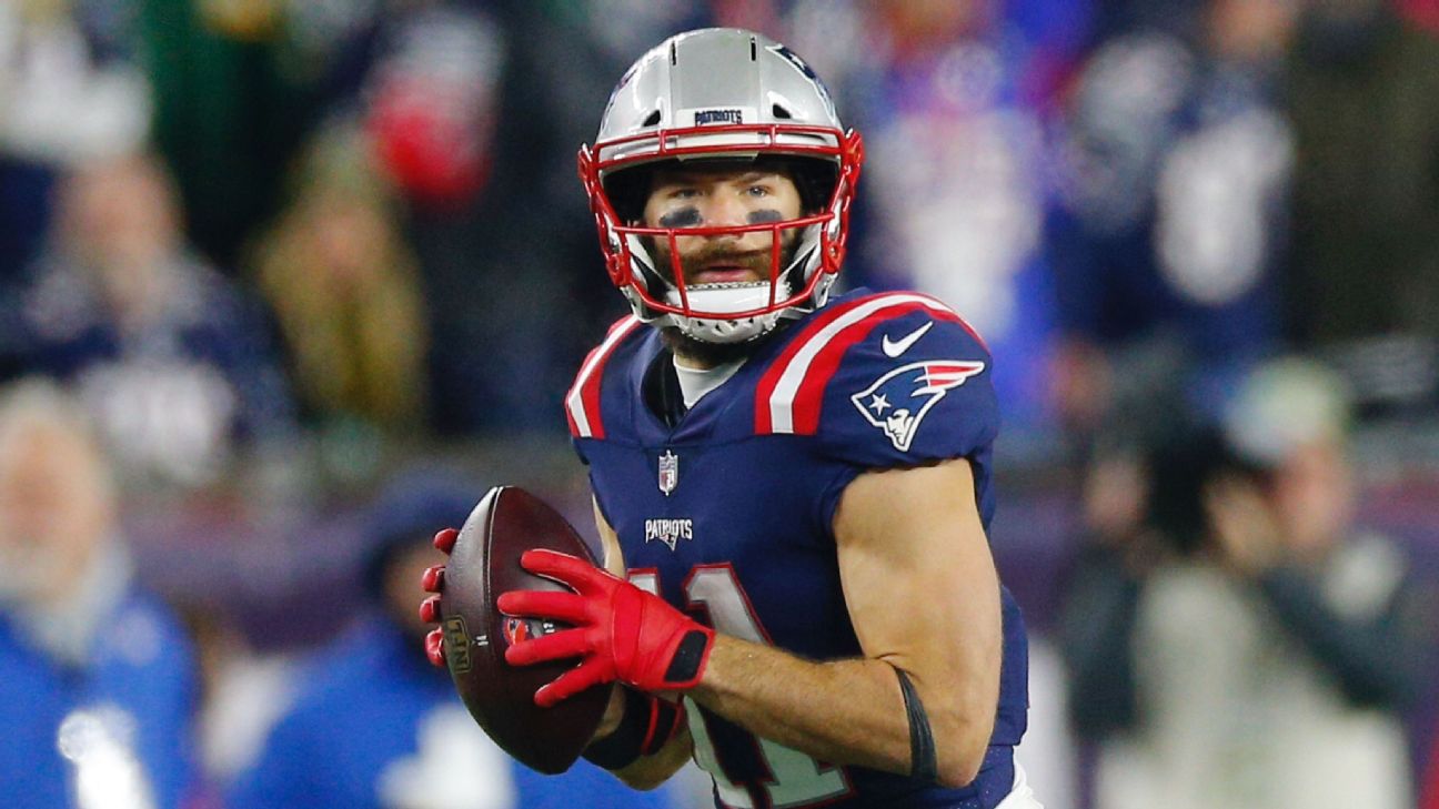 Danny Amendola takes Tom Brady's side over Patriots Bill Belichick