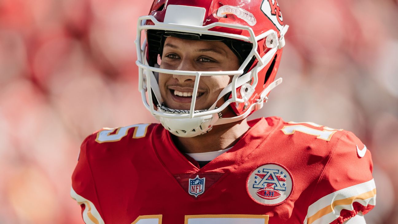 Joe Montana gives the ultimate compliments to Patrick Mahomes