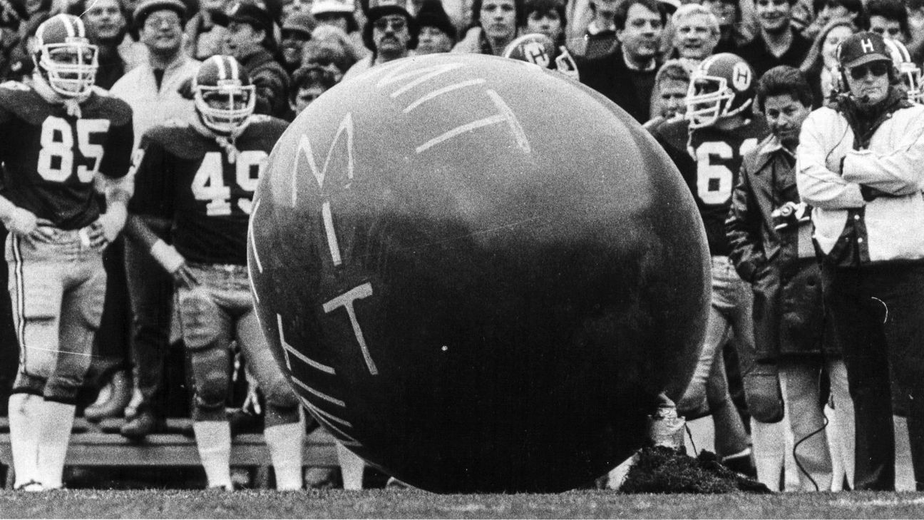 Best College Football Prank Harvard Yale Mit Balloon