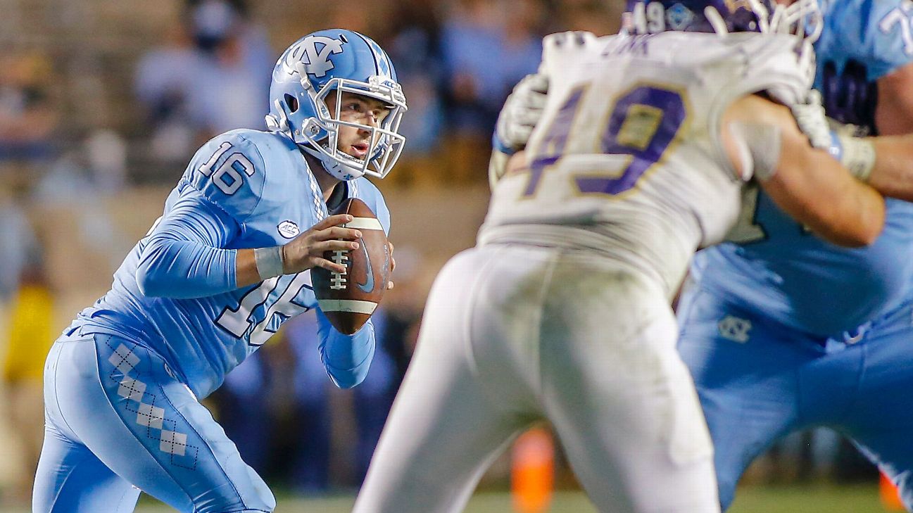 UNC's Manny Miles throws first TD pass with father Les looking on