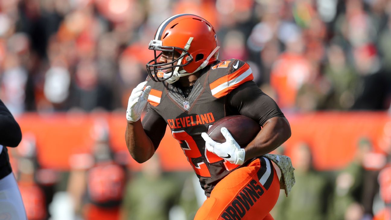 Kareem Hunt reps Nick Chubb jersey before Browns return