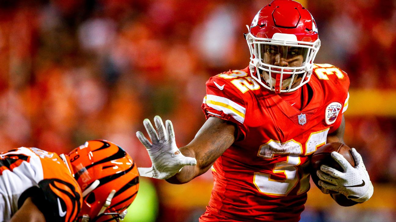 Former Chiefs running back Spencer Ware signs with Chicago Bears