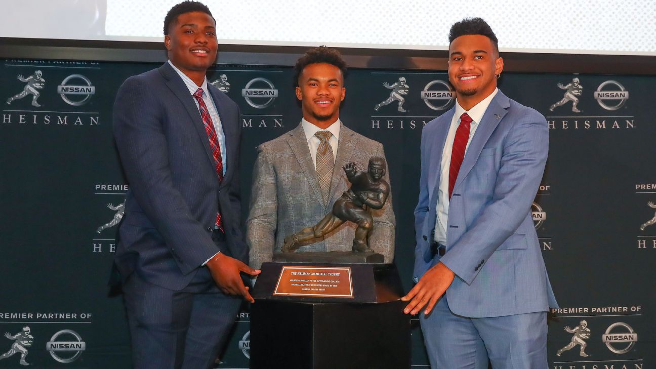 Oklahoma's Murray edges Alabama's Tagovailoa for Heisman Trophy