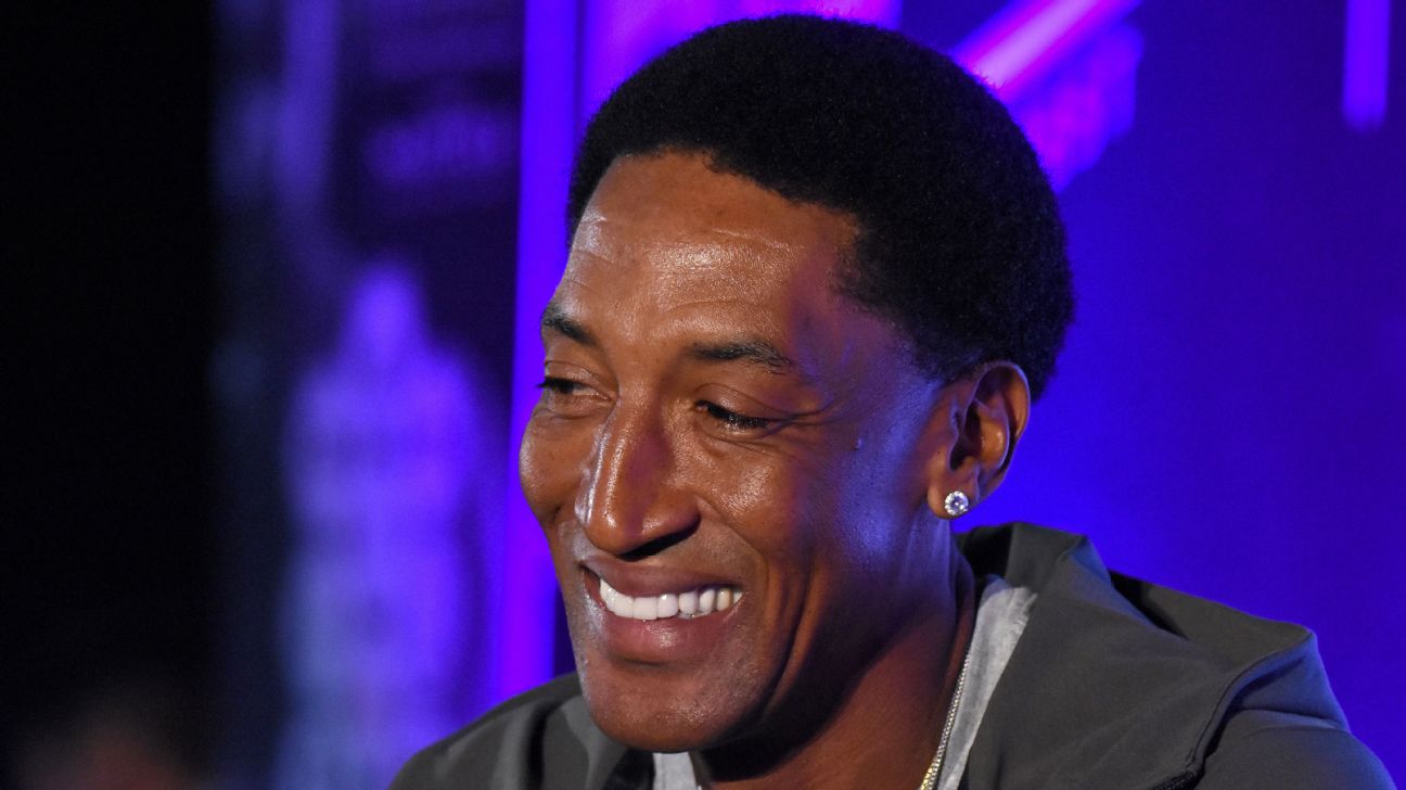 Olympian Scottie Pippen hosts fans at his home court for the