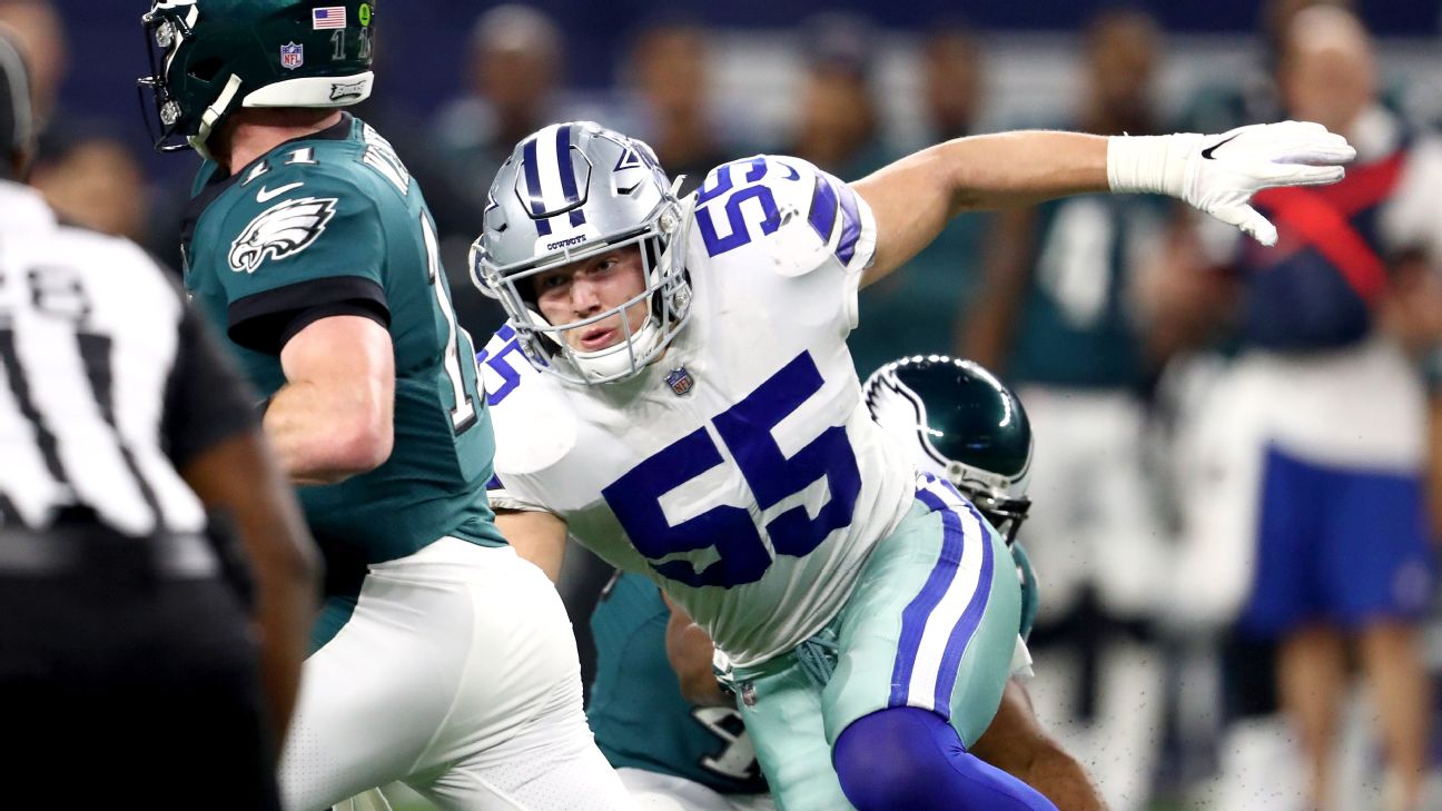 Las Vegas Raiders running back Josh Jacobs (28) gets past Dallas Cowboys'  Leighton Vander Esch …