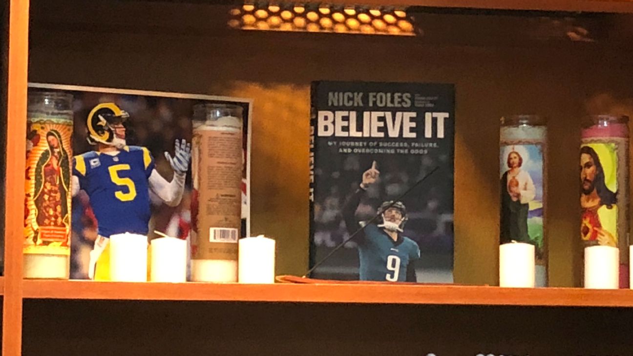 Eagles Chris Long Builds Locker Room Shrine To Nick Foles