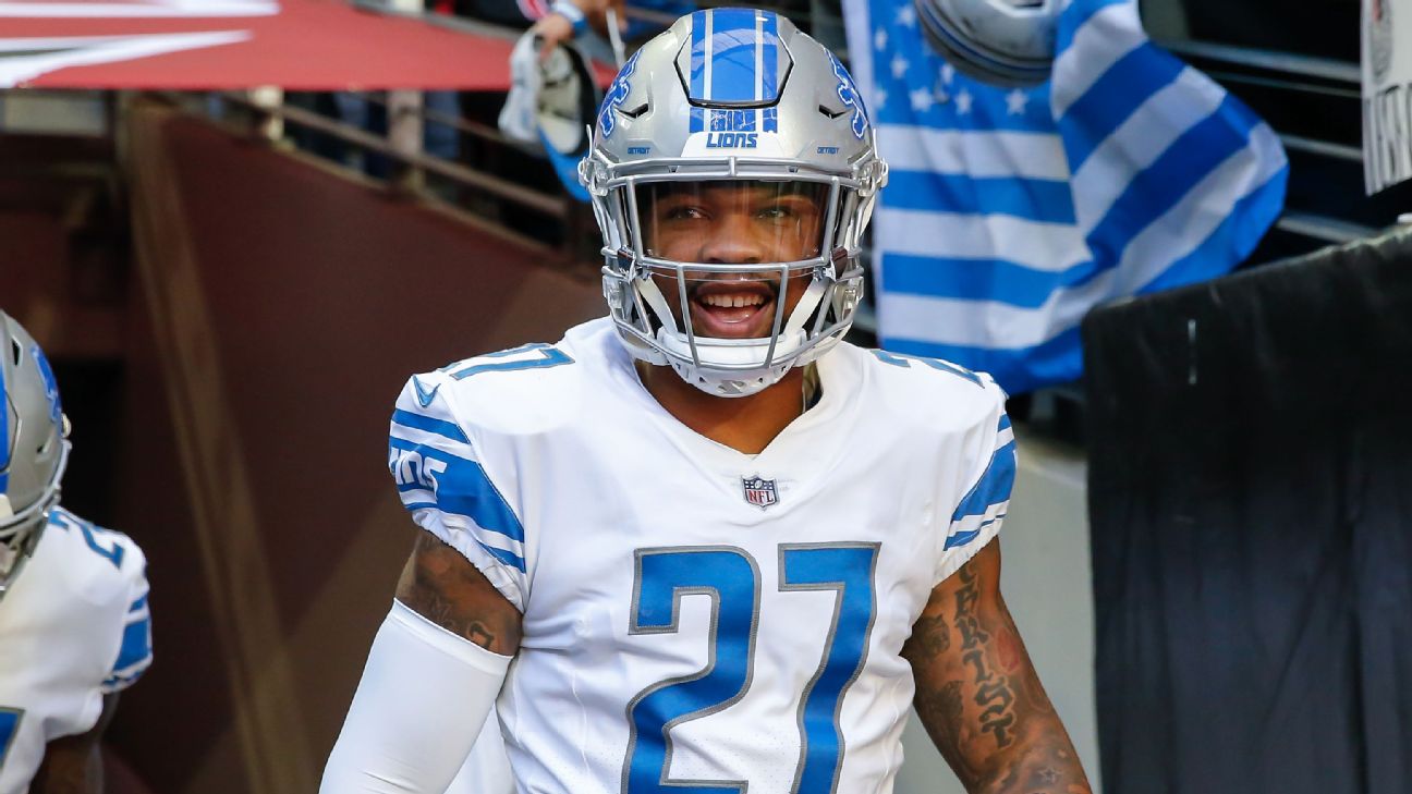 Detroit Lions free safety Glover Quin (27) runs the ball against the  Minnesota Vikings during an NFL football game, Thursday, Nov. 24, 2016 in  Detroit. (AP Photo/Rick Osentoski Stock Photo - Alamy