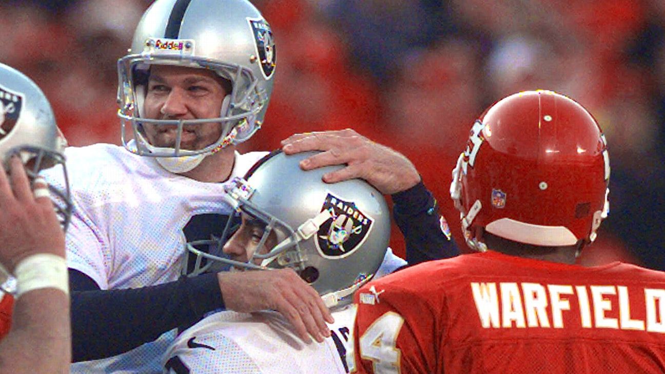 November 14, 1999 - Oakland, California, U.S - Oakland Raiders vs