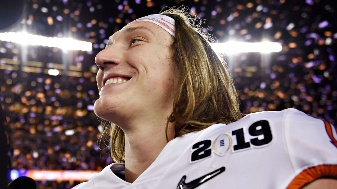 theScore - Trevor Lawrence comes out on top in his first NFL head