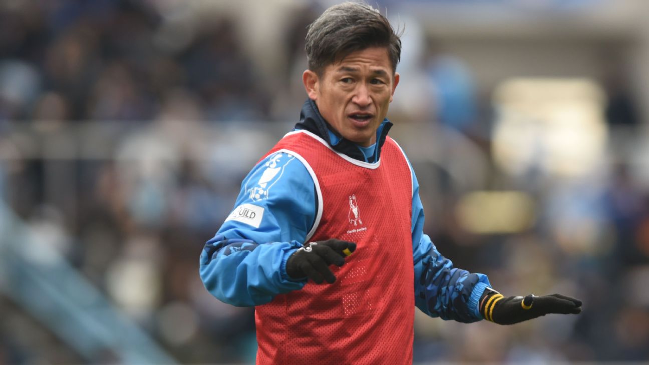 O japonês Kazuyoshi Miura, é o jogador profissional mais velho do