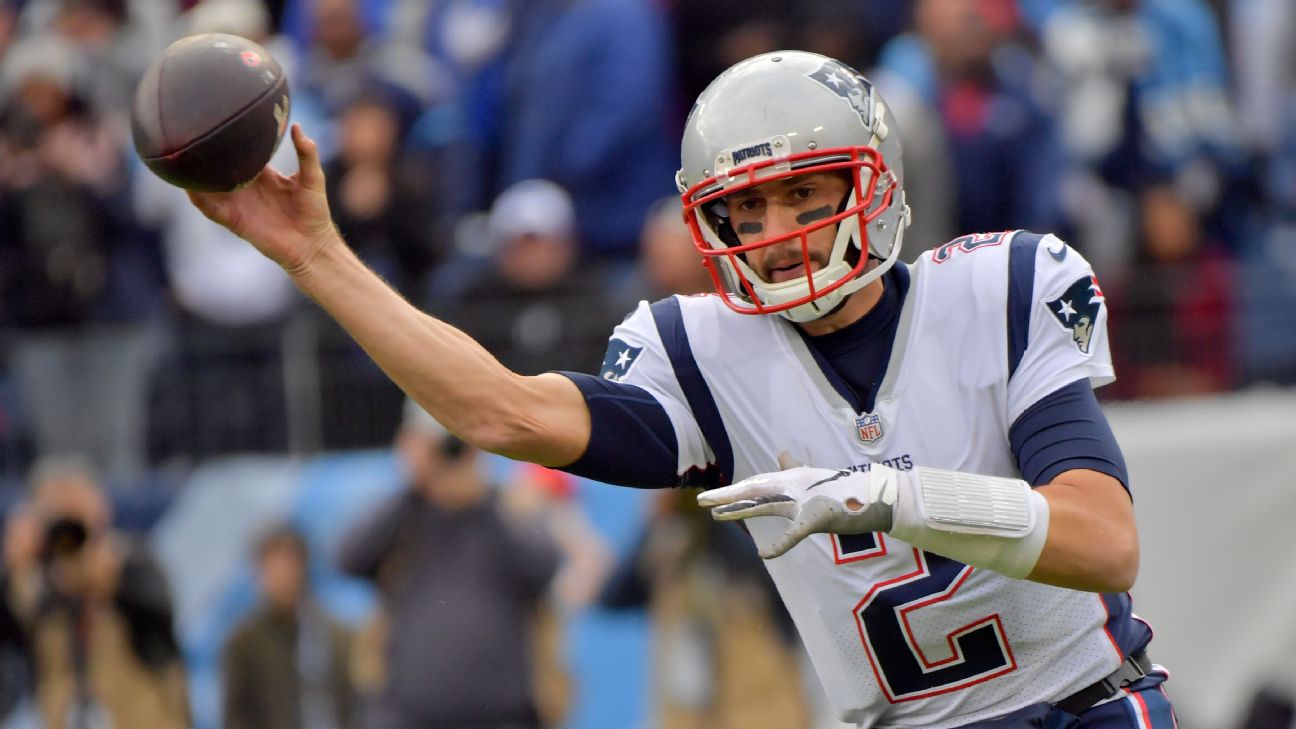 New England Patriots quarterback Brian Hoyer (5) tosses the ball