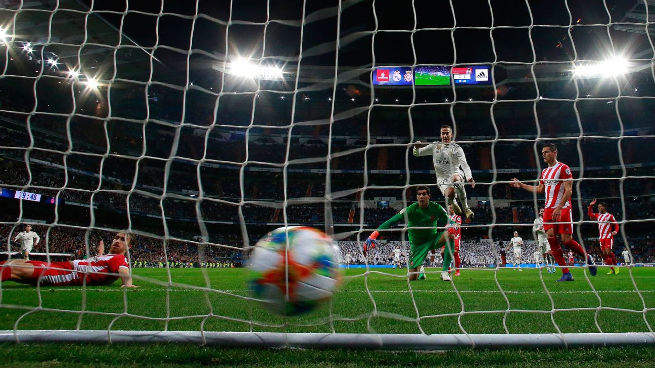 Lucas Vazquez of Real Madrid clashes with goalkeeper Gorka Iraizoz as Karim Benzema scores during the Copa del Rey quarterfinal match between Real Madrid and Girona. Lucas Vazquez of Real Madrid clashes with goalkeeper Gorka Iraizoz as Karim Benzema scores during the Copa del Rey quarterfinal match between Real Madrid and Girona.