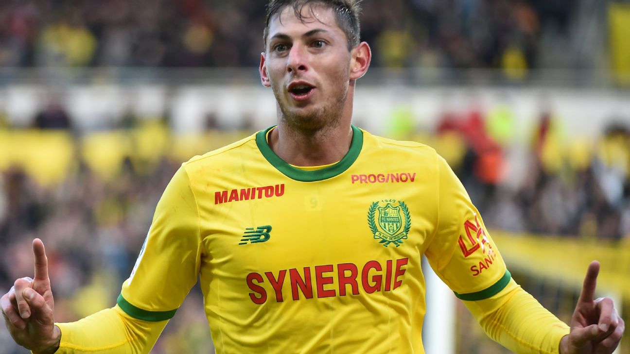 Torcedores do Nantes prestam homenagens a Emiliano Sala