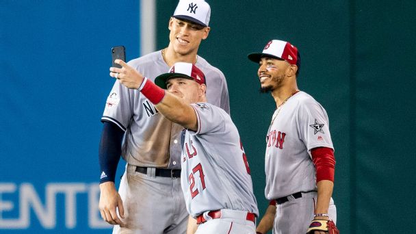 Bryce Harper Rocks Insane Phillie Phanatic Cleats For MLB Opening Day